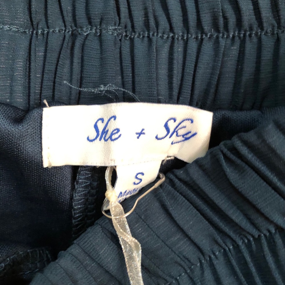 Shorts - Picture 3 of 4